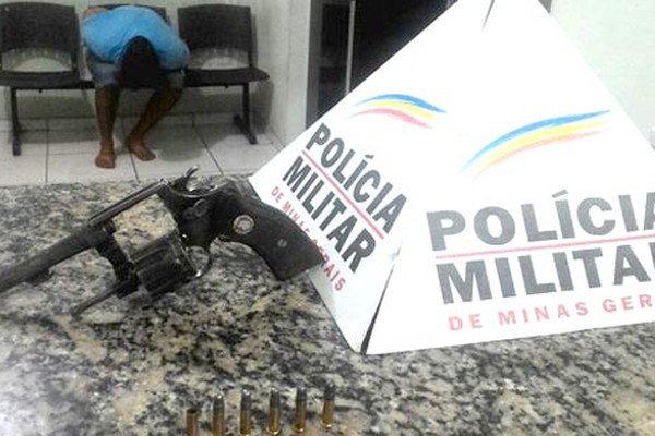Suspeito de cometer assaltos a supermercados é preso com arma de fogo pela Policia Militar