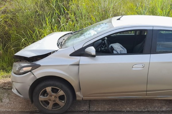 Motorista fica desacordada após bater na traseira de caminhão de leite na BR 354, em Lagoa Formosa