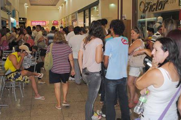 Vendas de passaportes para a Fenamilho 2012 começam com fila gigantesca