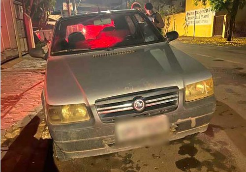 Homem é preso por receptação após ser flagrado em carro com queixa de furto