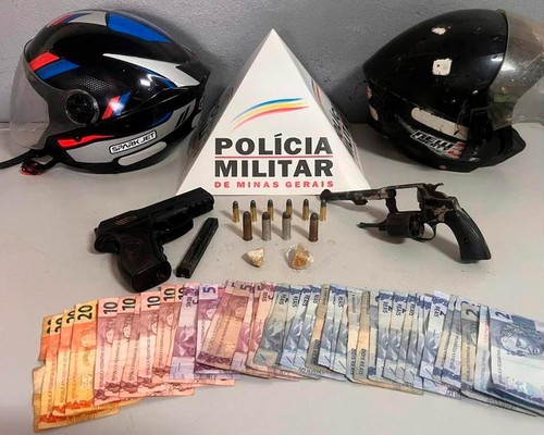 PM recupera moto furtada, apreende arma de fogo e drogas e prende suspeitos em Patos de Minas