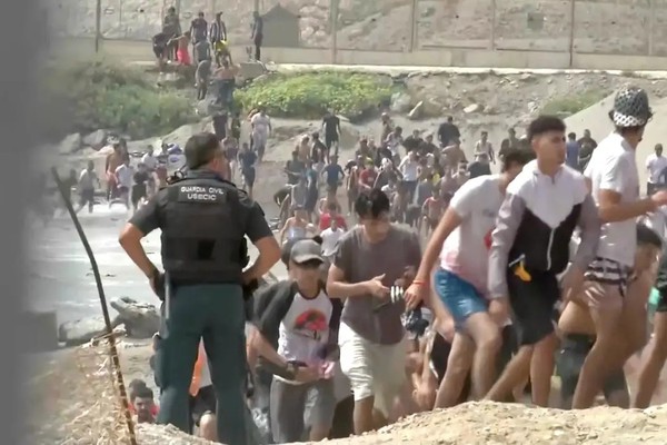 Espanha cita grupos “reacionários” e fake news em imigração em Ceuta