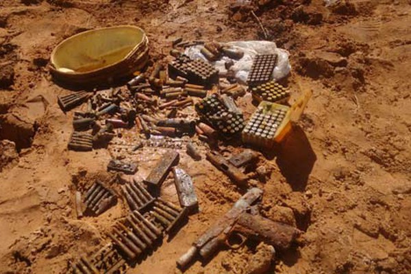 Armas de fogo e munições de grosso calibre são encontradas enterradas próximas a João Pinheiro