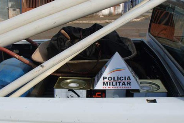 PM de Carmo do Paranaíba recupera veículo roubado e apreende dezenas de materiais furtados