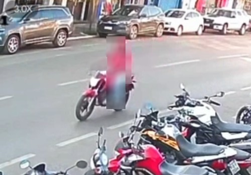 Jovem denuncia motociclista após abordagem desrespeitosa com conotação sexual no Centro da cidade