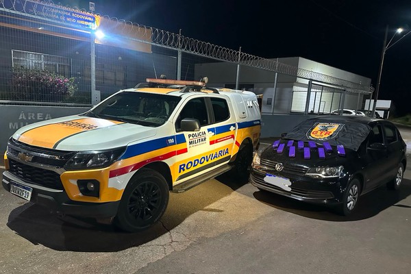 Grupo Tático Rodoviário prende homem com 10 barras de maconha avaliadas em R$ 20 mil, em Patos de Minas