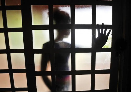 Homem é condenado a 56 anos de prisão por estuprar as 4 irmãs por várias vezes em MG