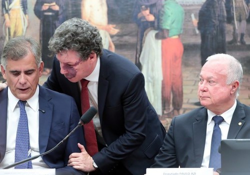 Comissão aprova PEC que acaba com a escala de trabalho 6x1