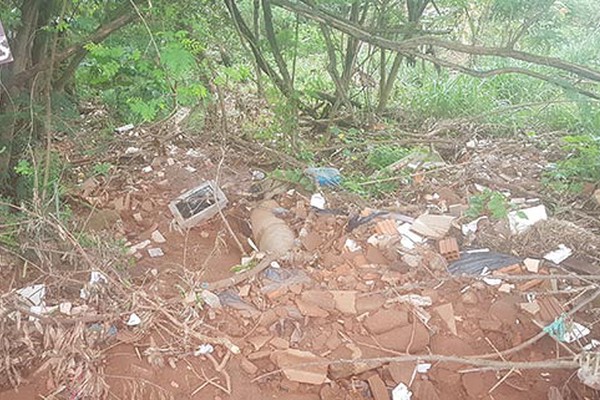 Morador denuncia lixo em área de preservação e Codema promete fiscalização em Patos de Minas