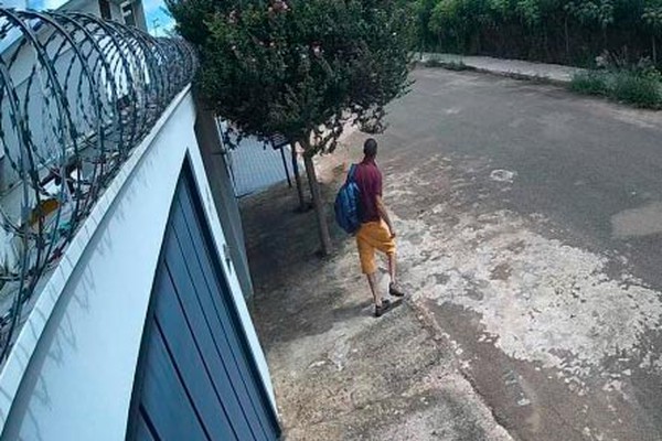 Ladrão é identificado e preso ao deixar alvará de soltura em casa invadida; veja