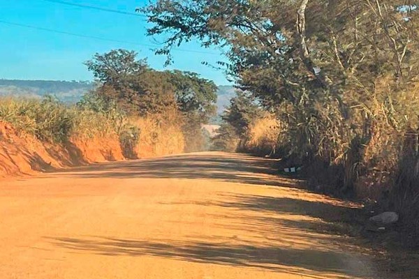 Falcão fala de melhorias nas estradas rurais, mas asfalto no acesso à Alagoas continua incerto