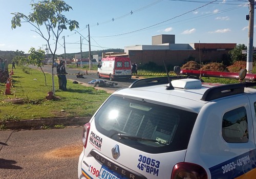 Mulher de 44 anos morre após grave acidente entre duas motocicletas em Patrocínio