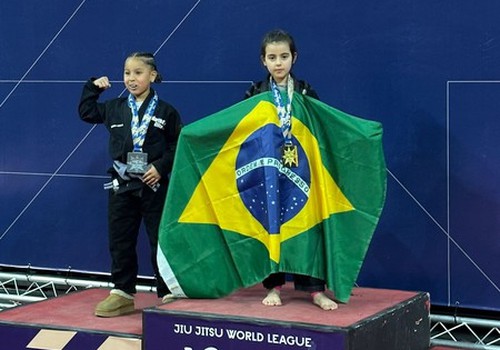 Garotinha patense conquista duas medalhas de ouro em campeonato de jiu-jitsus nos Estados Unidos