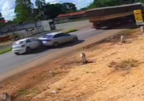 Vídeo mostra motorista sem freio batendo violentamente na traseira de veículo na BR 352; veja