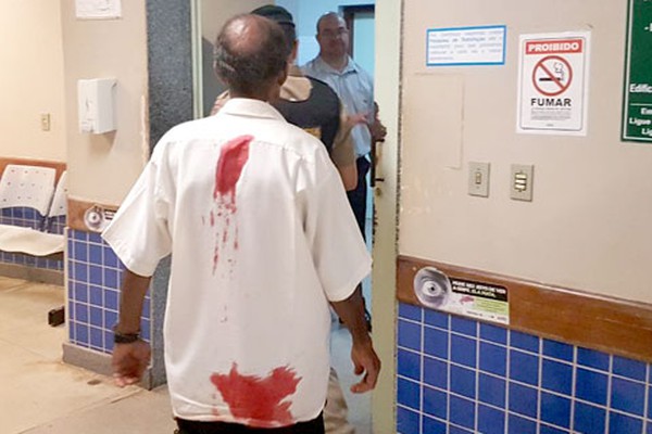 Homem é perseguido dentro de casa no bairro Vila Rosa e agredido com golpe de canivete nas costas