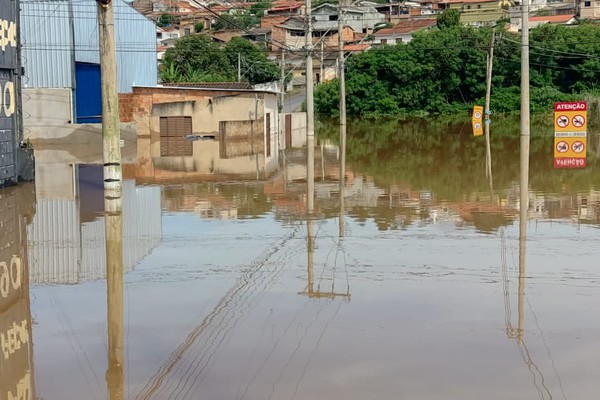 Número de desalojados devido à enchente em Patos de Minas chega a 748 pessoas