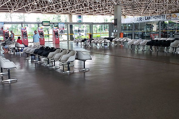 Terminal Rodoviário de Patos de Minas permanece vazio, com apenas três empresas atuando