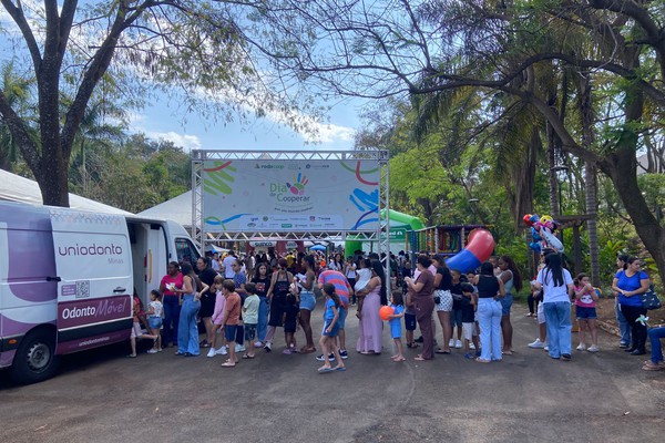 Dia de Cooperar reúne centenas de famílias com atividades e muita diversão, em Patos de Minas