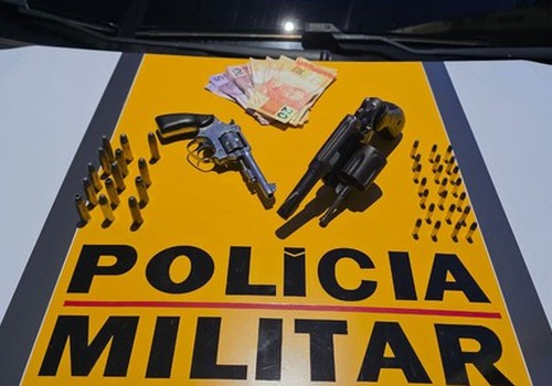 Passageiros de taxi são presos com dois revolveres e munições na MGC354
