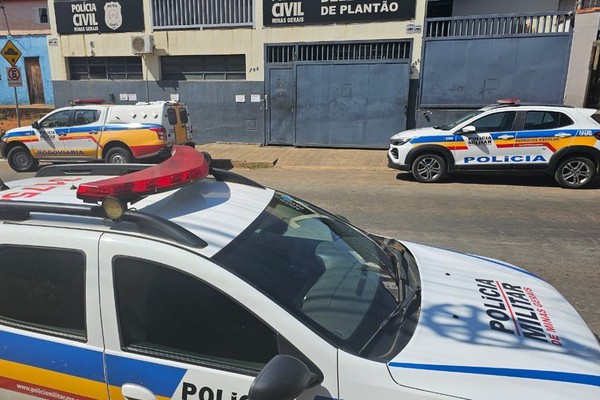 Homem usa dívida e ameaças para tentar "ficar" com a vizinha de 18 anos e acaba preso em Patos de Minas