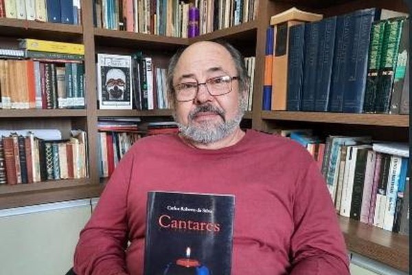 Carlos Roberto da Silva lança o livro “Cantares” neste sábado em Patos de Minas