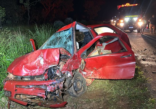 Tragédia na BR-365: Colisão frontal entre dois carros deixa quatro mortos e dois feridos em Coromandel