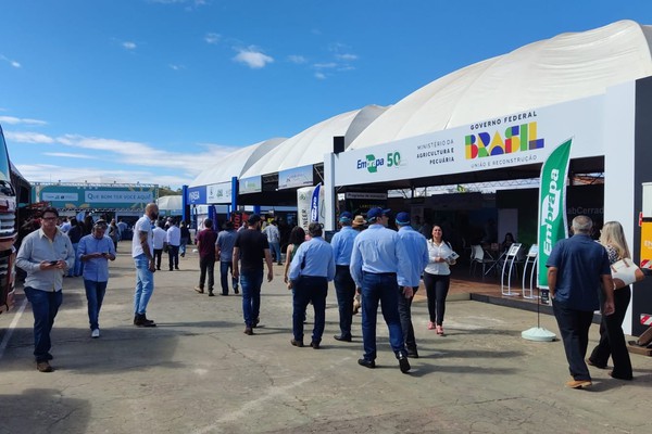 Estandes da Fenaminas atraem grande público em busca de oportunidades de negócios em Patos de Minas