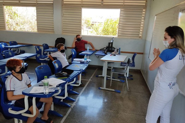 Estudantes de medicina desenvolvem projeto para previnir a transmissão de coronavírus em escolas de Patos de Minas