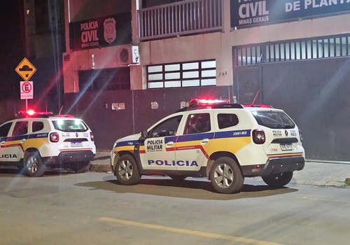 Ciúmes e álcool: homem passa a noite fora, chega em casa dizendo estar sendo traído e agride a esposa em Patos de Minas