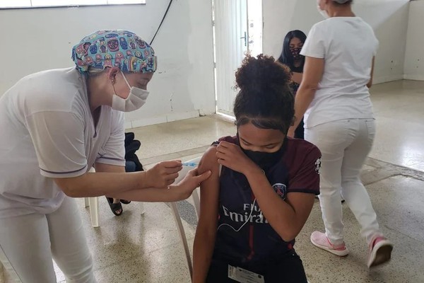 Patos de Minas atinge 100% do público estimado para vacinar, confirma Prefeitura
