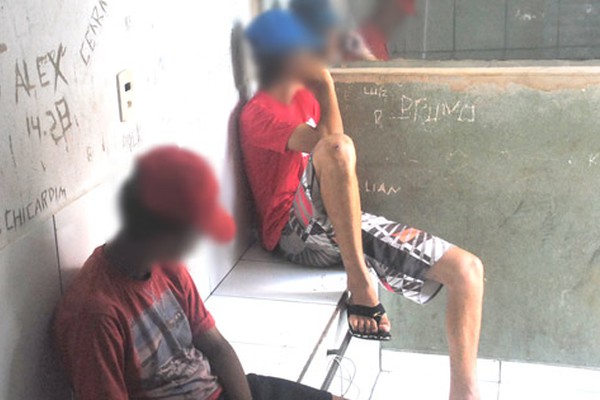Adolescentes são apreendidos após aguarem pé de maconha em Patos de Minas