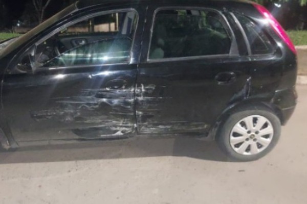 Motorista com sinais de embriaguez é preso após se distrair no celular e atingir outro carro