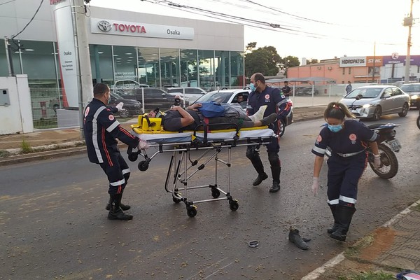 Acidente envolvendo três motocicletas deixa feridos na Avenida JK em Patos de Minas
