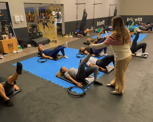 No mês da Mulher, academia de Patos de Minas se destaca com mais de 200 aulas coletivas e forte presença feminina