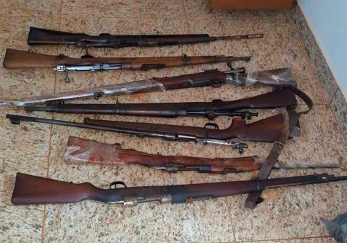 PM aprende 7 fuzis e pode apreender mais armas em Carmo do Paranaíba