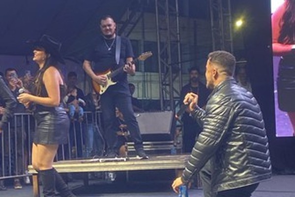 O amor está no ar na Fenapraça 2026: show do Trio Remelexo tem pedido de casamento; veja ao vivo
