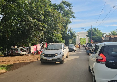 Mulher pula da ponte do Rio Paranaíba e é salva por motociclista que passava bem na hora