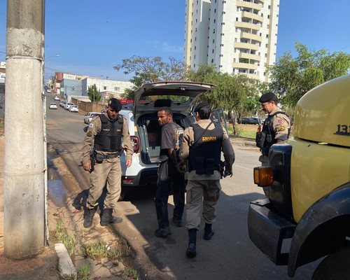 Homem é preso após furtar celular e mais de R$600,00 de clínica no centro de Patos de Minas