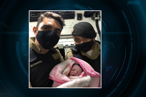 Sem tempo para chegar ao hospital, mãe dá à luz bebê com auxílio de policiais militares