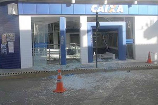 Criminosos explodem agência da Caixa em Rio Paranaíba e levam dinheiro