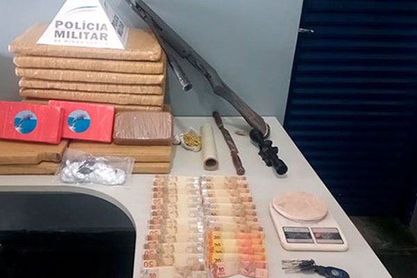 PM apreende grande quantidade de drogas além de arma em Rio Paranaíba; homem de 33 anos acaba preso