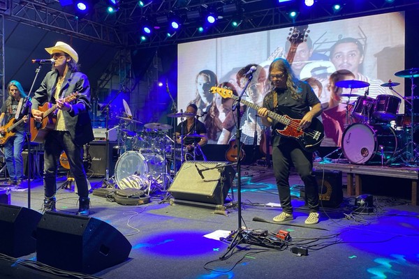 A banda patense, O Gabba, relembra sucessos que marcaram os anos 2000; veja ao vivo
