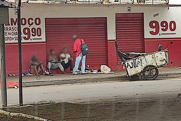 Comerciantes sofrem com moradores de rua e usuários de drogas e pedem providências em Patos de Minas