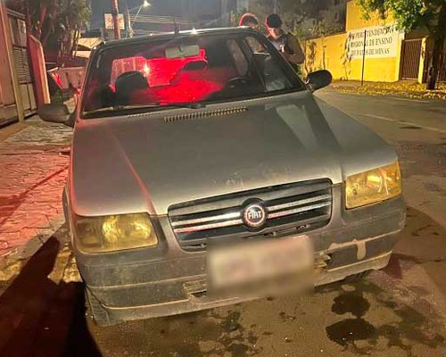 Homem é preso por receptação após ser flagrado em carro com queixa de furto