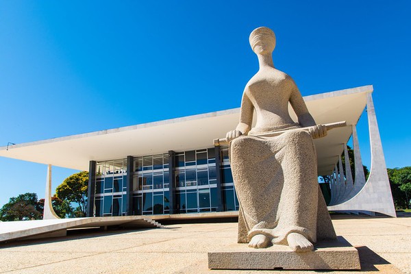 PEC propõe mandato de até 10 anos para ministros, paridade de gênero e teto remuneratório absoluto