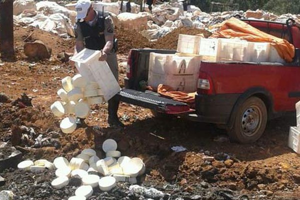 Polícia Rodoviária Estadual flagra transporte de queijo ilegal na LMG737 em Guimarânia