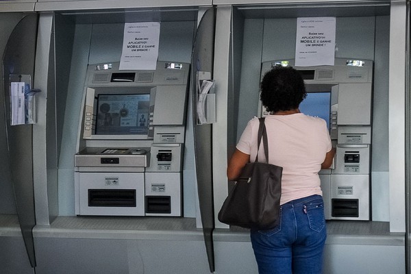 Cliente vítima de golpe dentro de agência bancária vai receber R$ 15 mil em MG