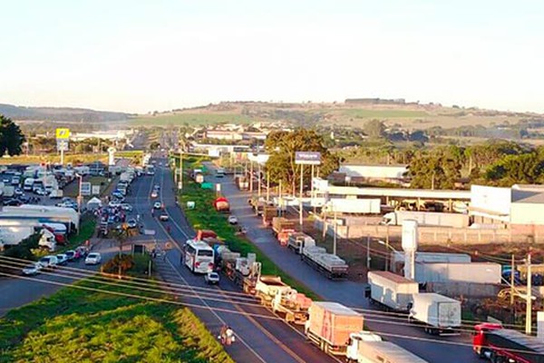 Paralisação de caminhoneiros nas rodovias de Patos de Minas e região continua nesta terça