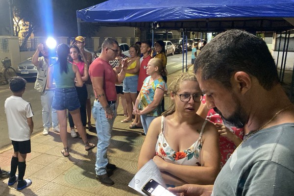 Estudantes de Lagoa Formosa se revoltam ao serem informados do fim do transporte escolar