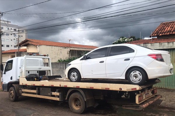Polícia Militar apreende veículo furtado que havia sido utilizado para prática de roubo em Patos de Minas